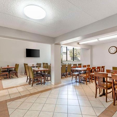 Quality Inn Питерборо Экстерьер фото