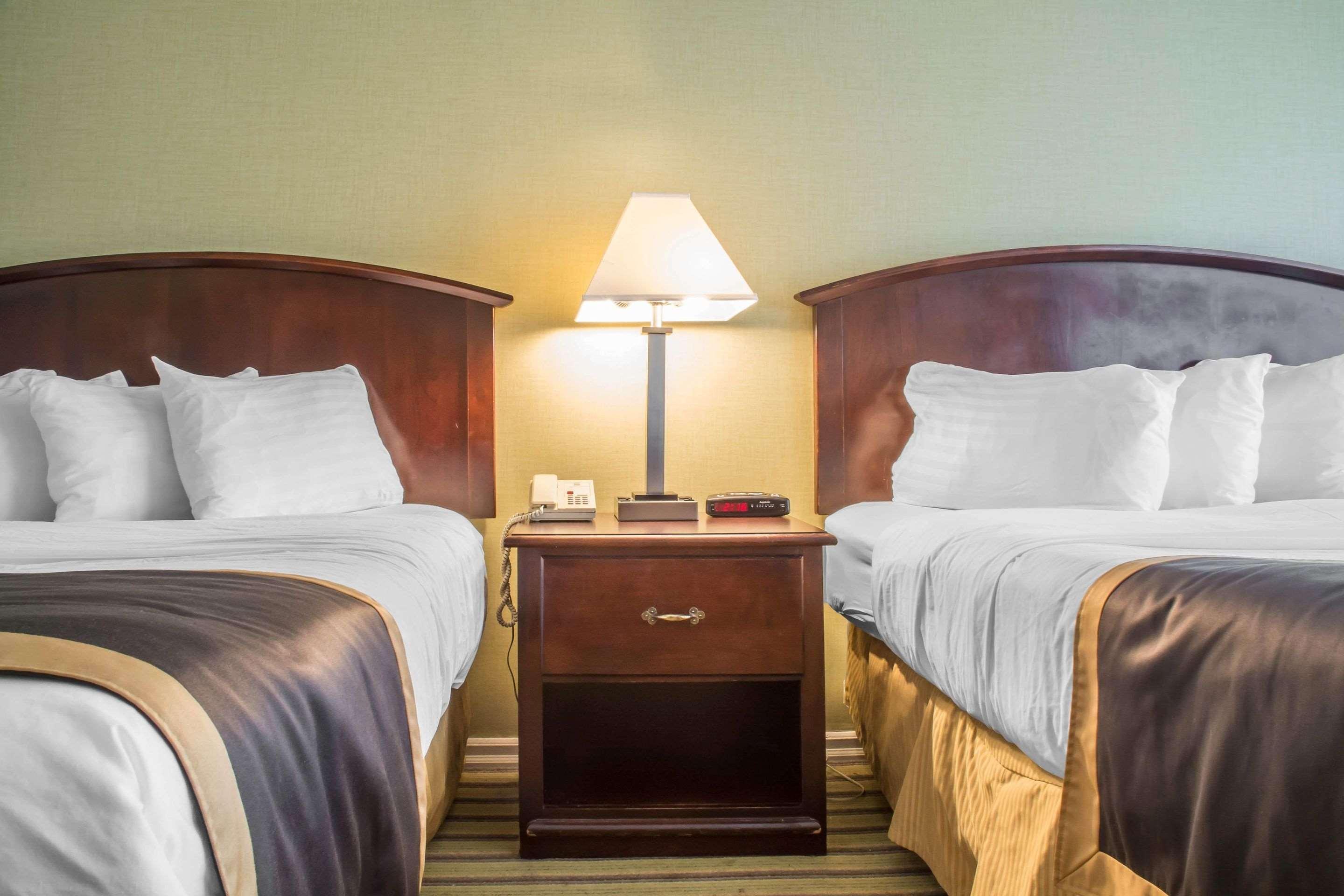 Quality Inn Питерборо Экстерьер фото
