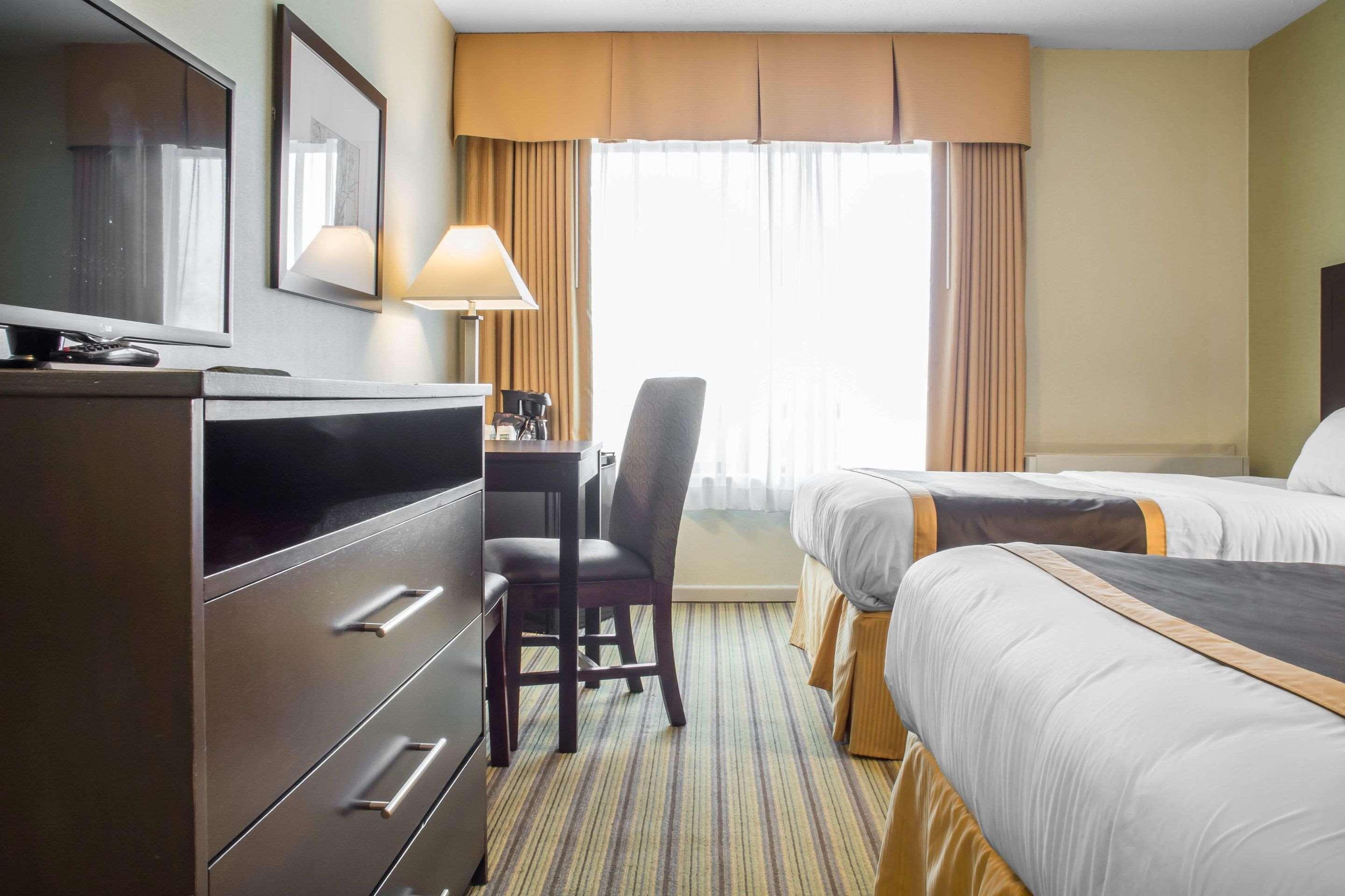 Quality Inn Питерборо Экстерьер фото