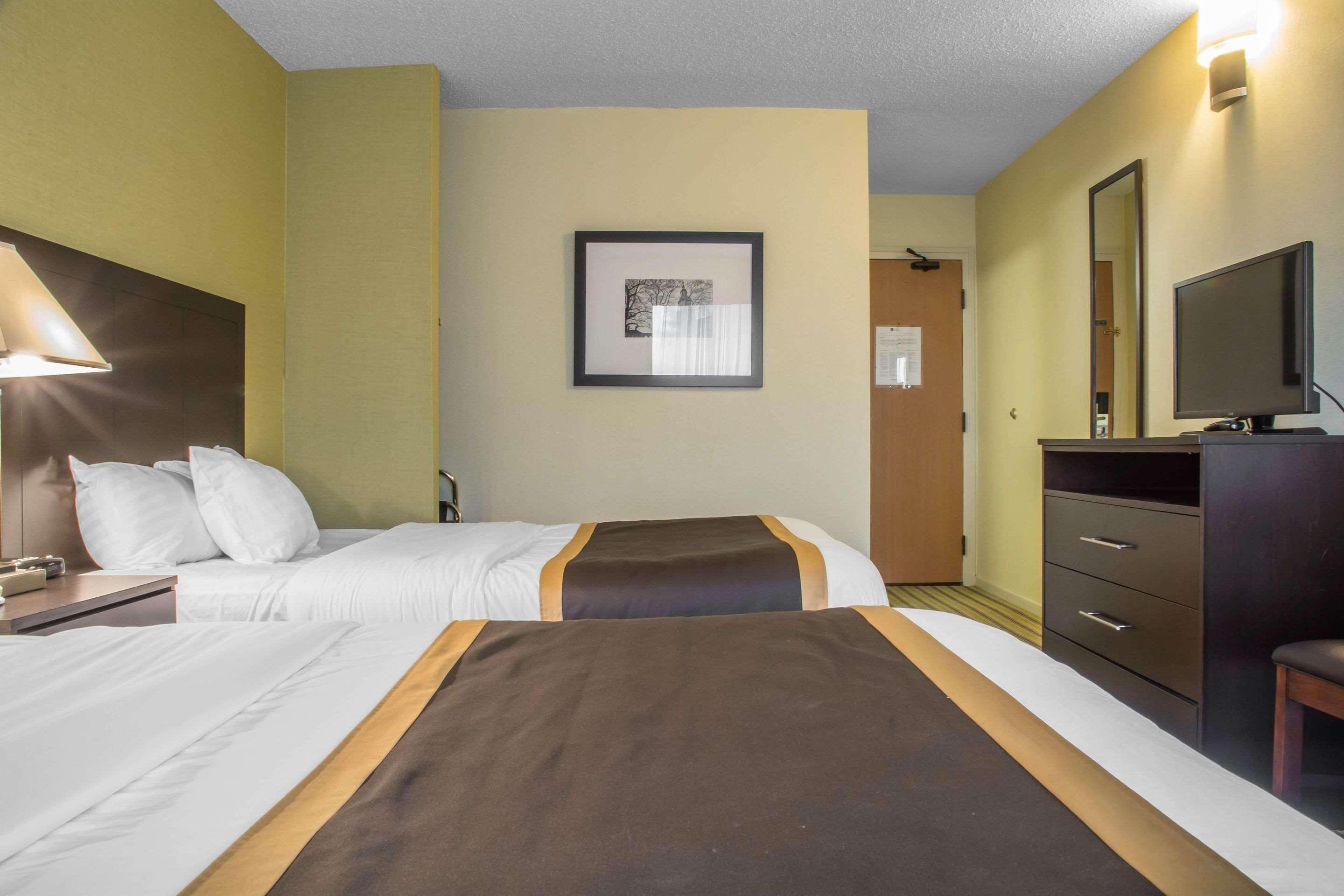Quality Inn Питерборо Экстерьер фото