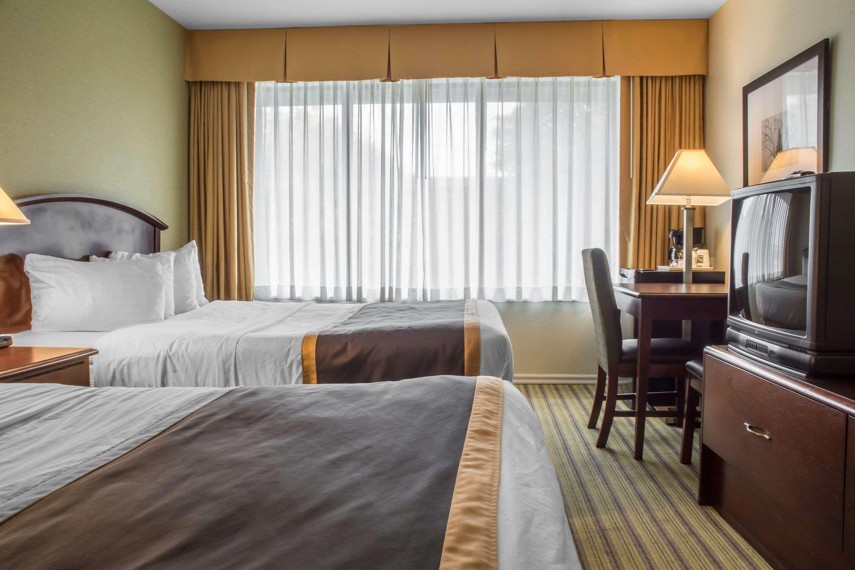 Quality Inn Питерборо Экстерьер фото