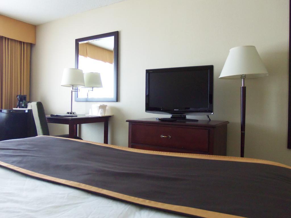Quality Inn Питерборо Экстерьер фото