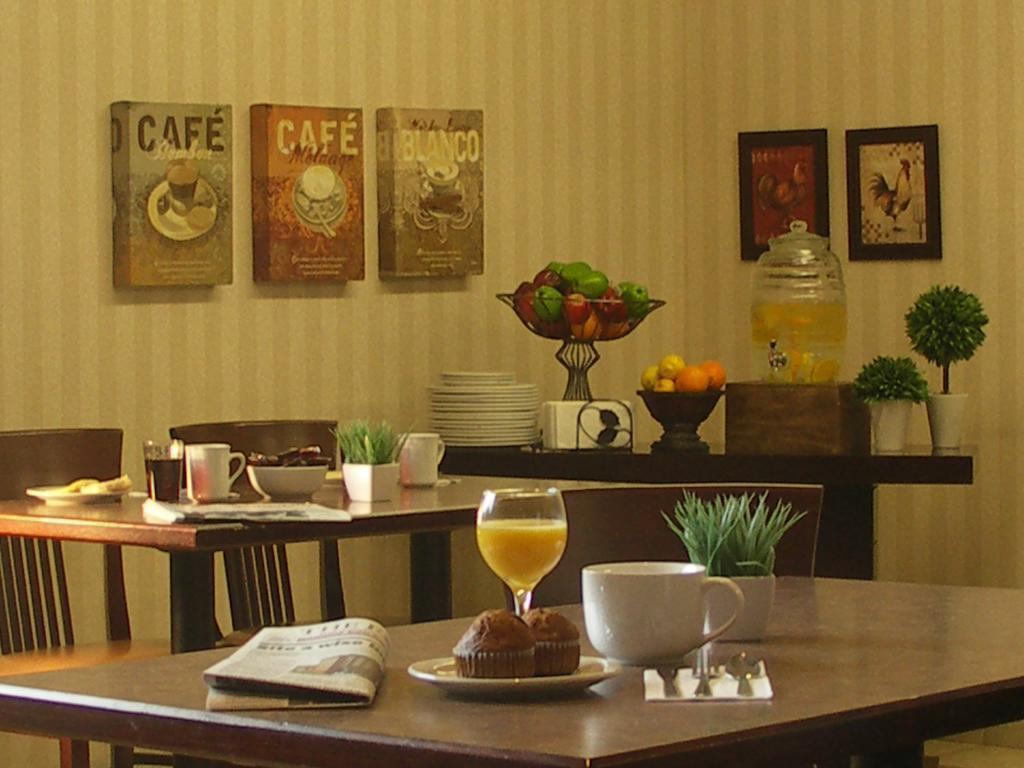 Quality Inn Питерборо Экстерьер фото