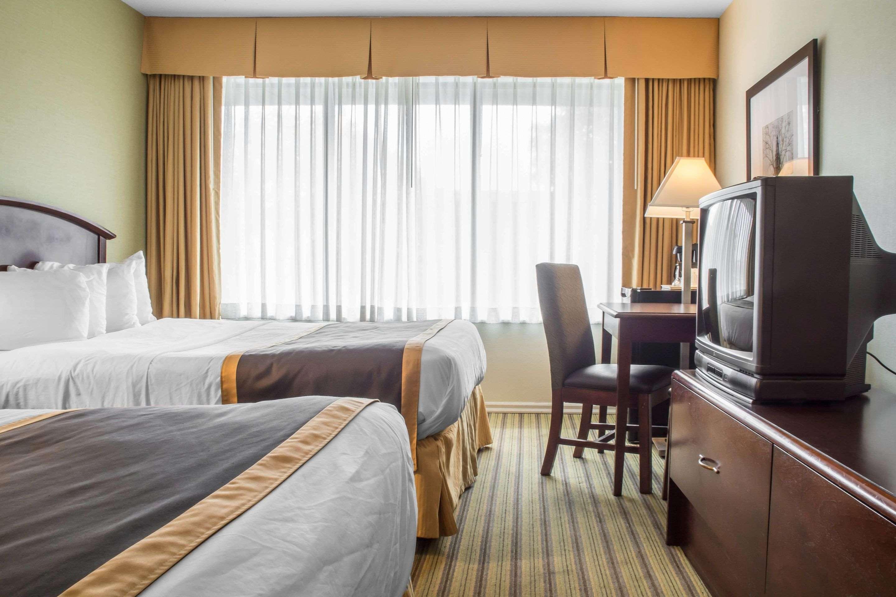 Quality Inn Питерборо Экстерьер фото
