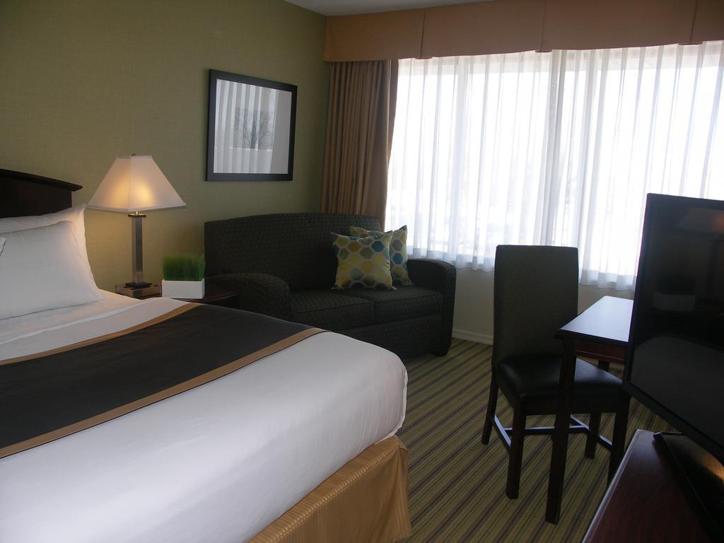 Quality Inn Питерборо Экстерьер фото