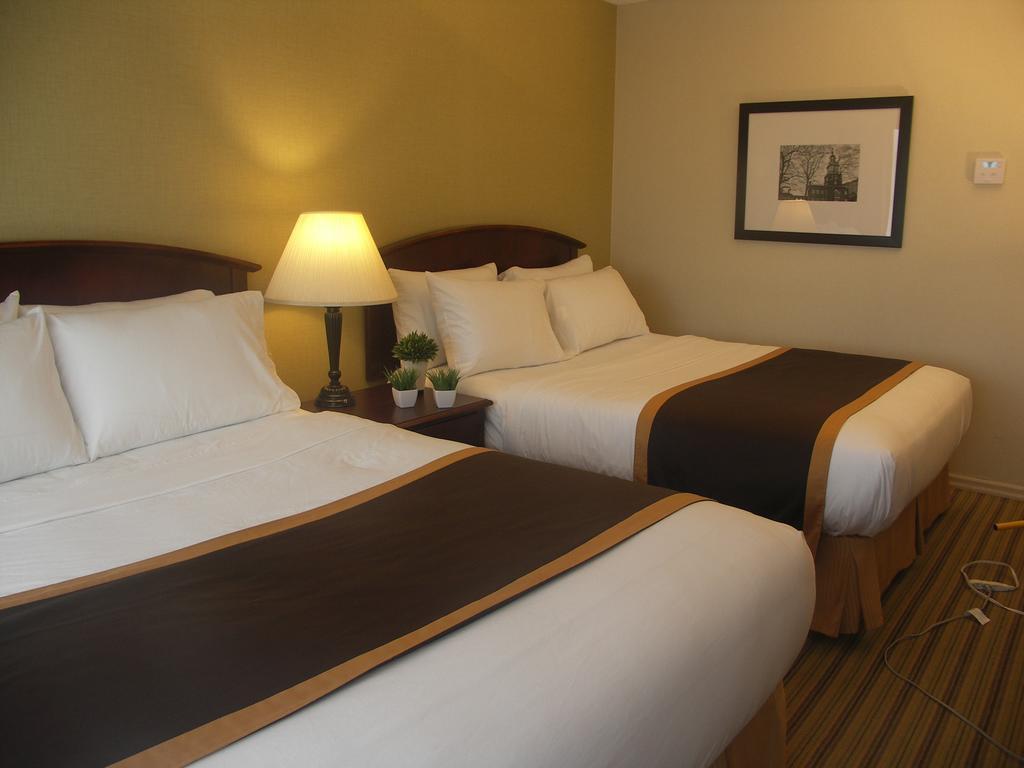 Quality Inn Питерборо Экстерьер фото