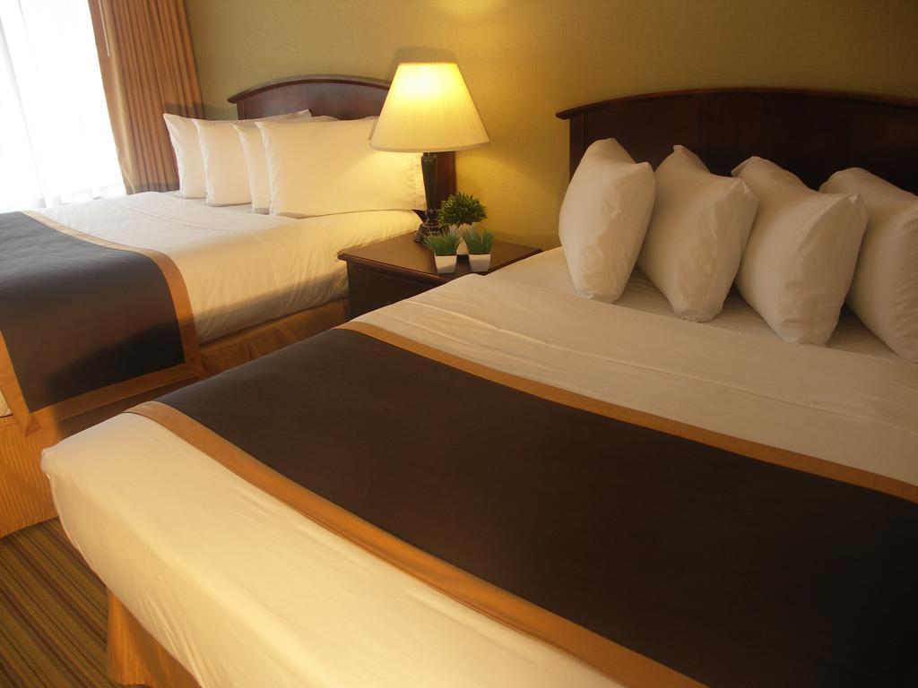 Quality Inn Питерборо Экстерьер фото