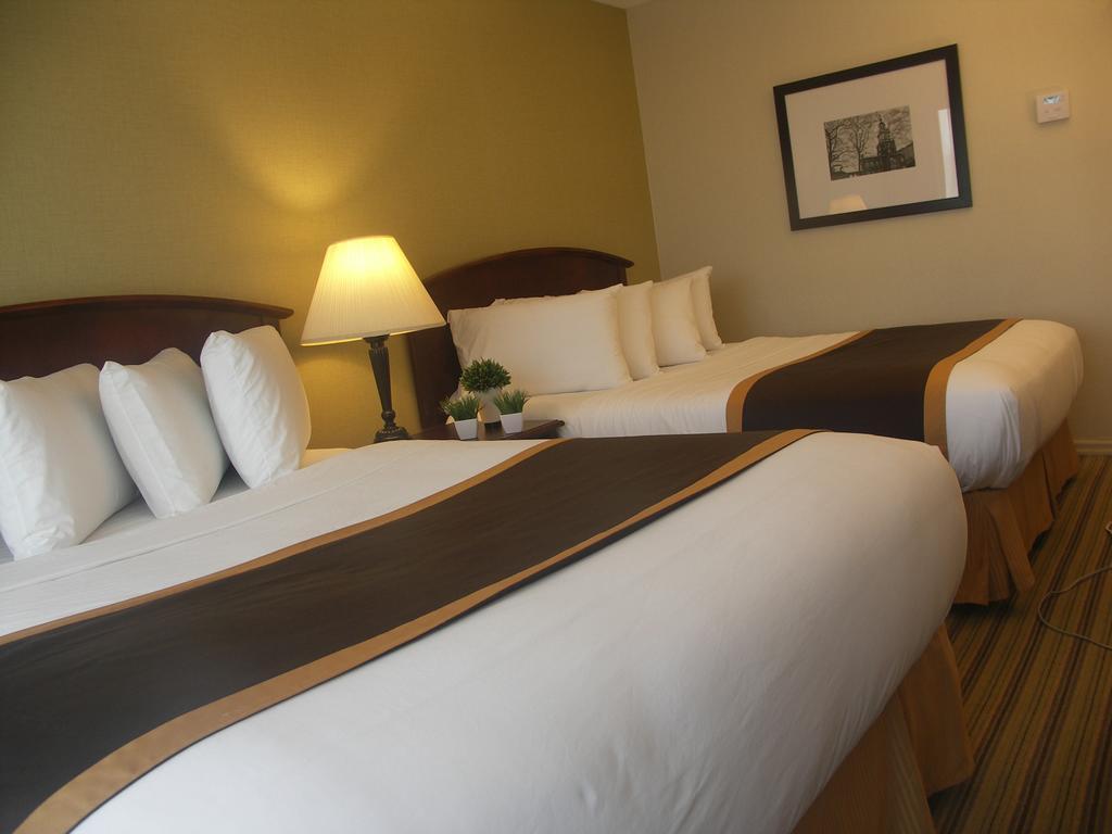 Quality Inn Питерборо Экстерьер фото