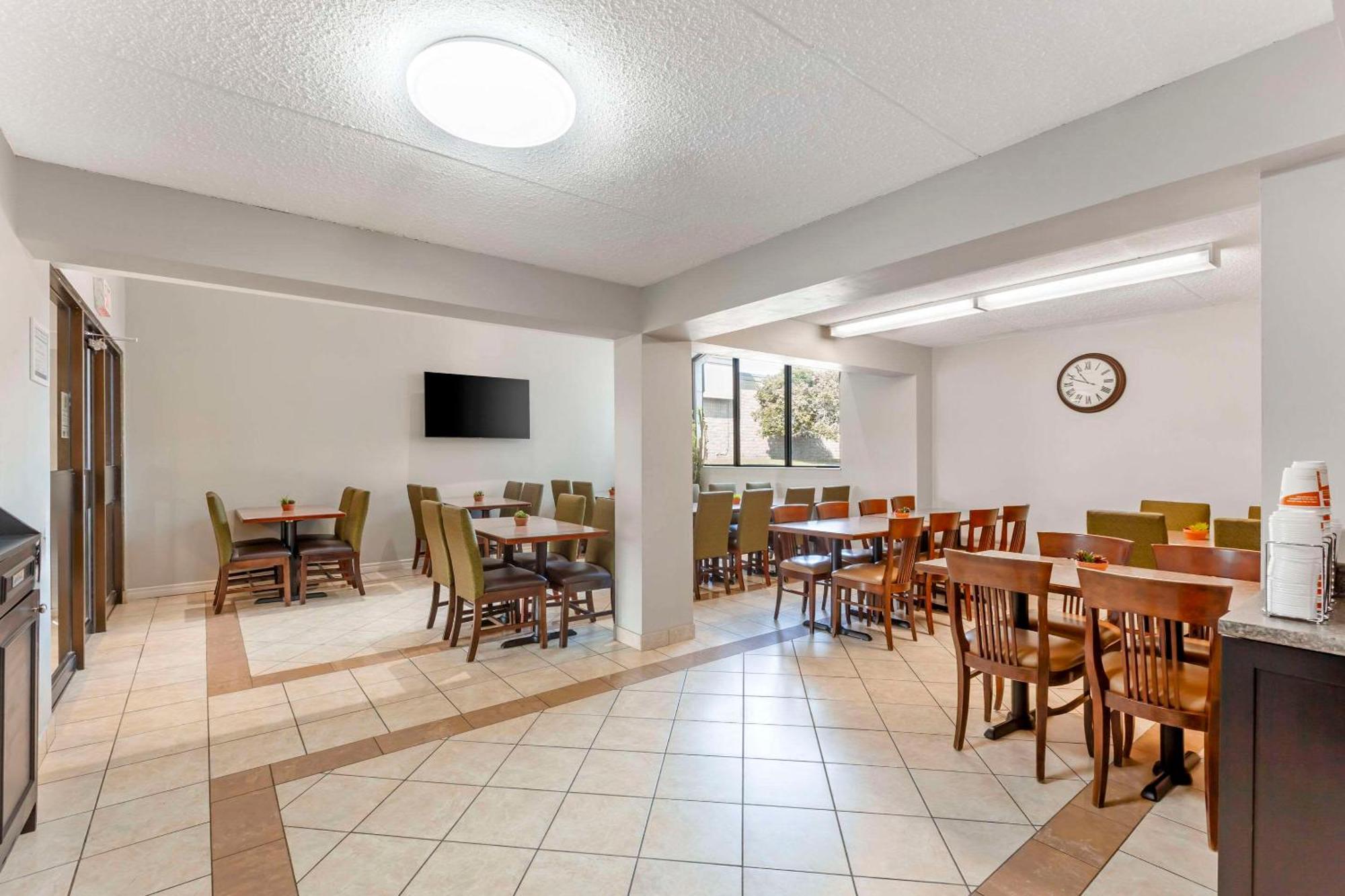 Quality Inn Питерборо Экстерьер фото