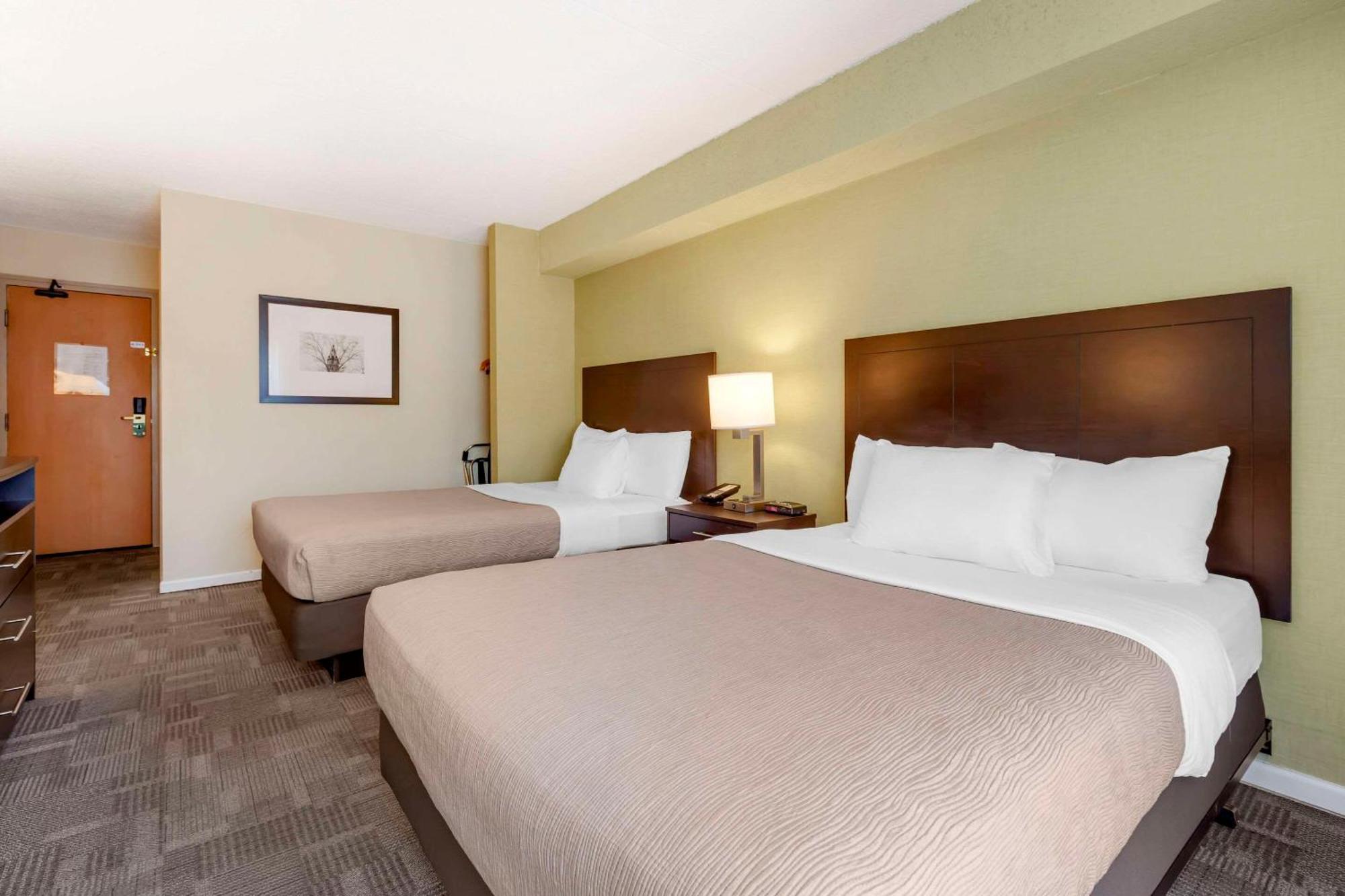 Quality Inn Питерборо Экстерьер фото