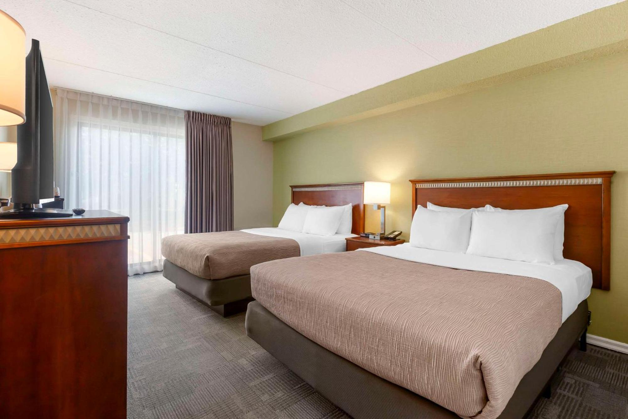 Quality Inn Питерборо Экстерьер фото