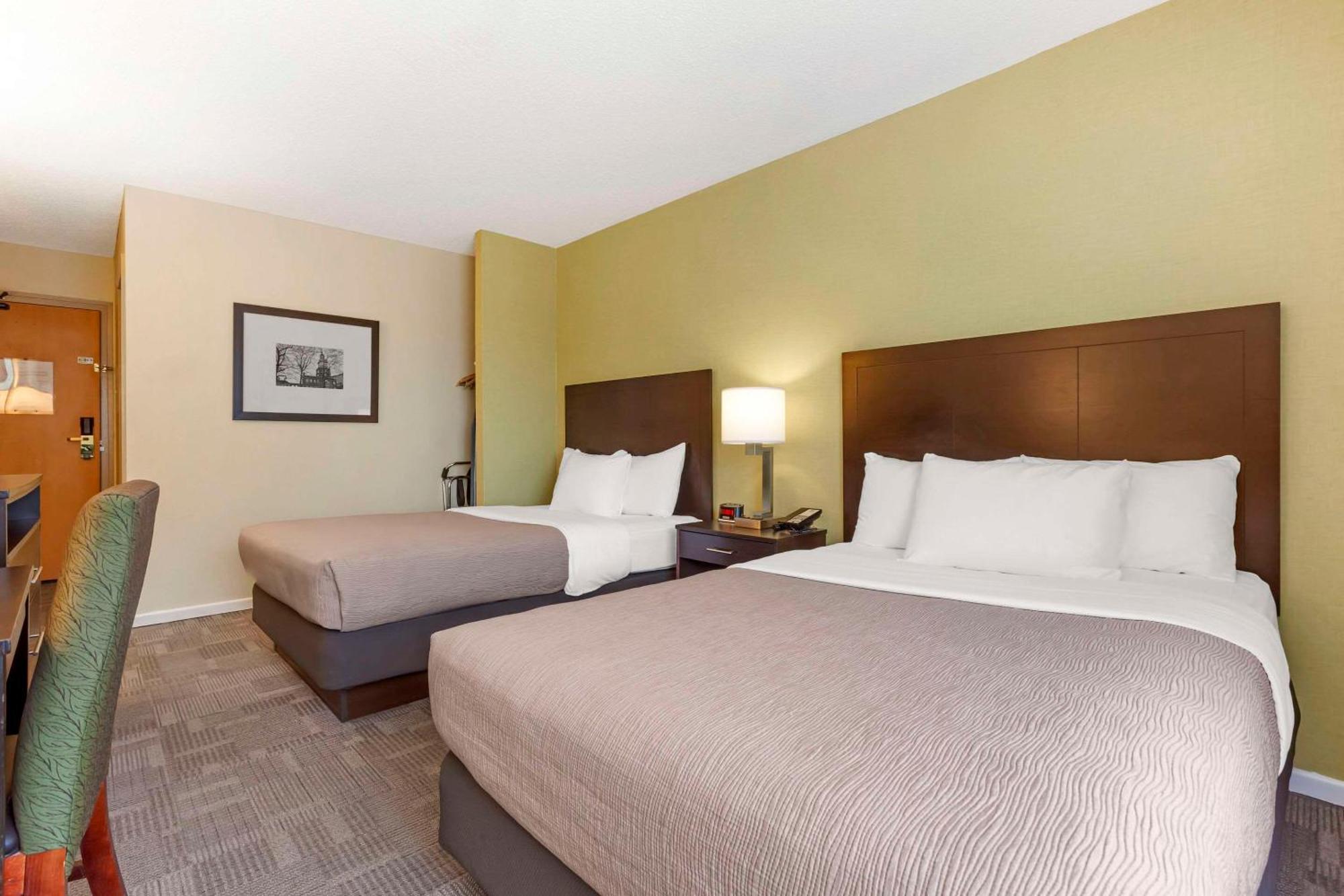 Quality Inn Питерборо Экстерьер фото