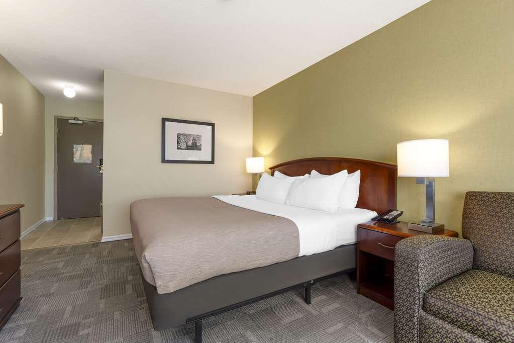 Quality Inn Питерборо Номер фото