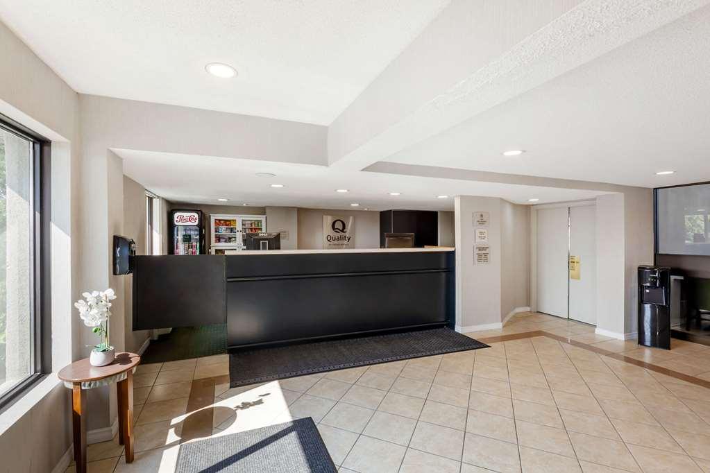 Quality Inn Питерборо Интерьер фото
